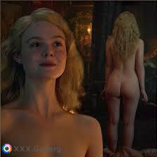 1635115297 Elle Fanning