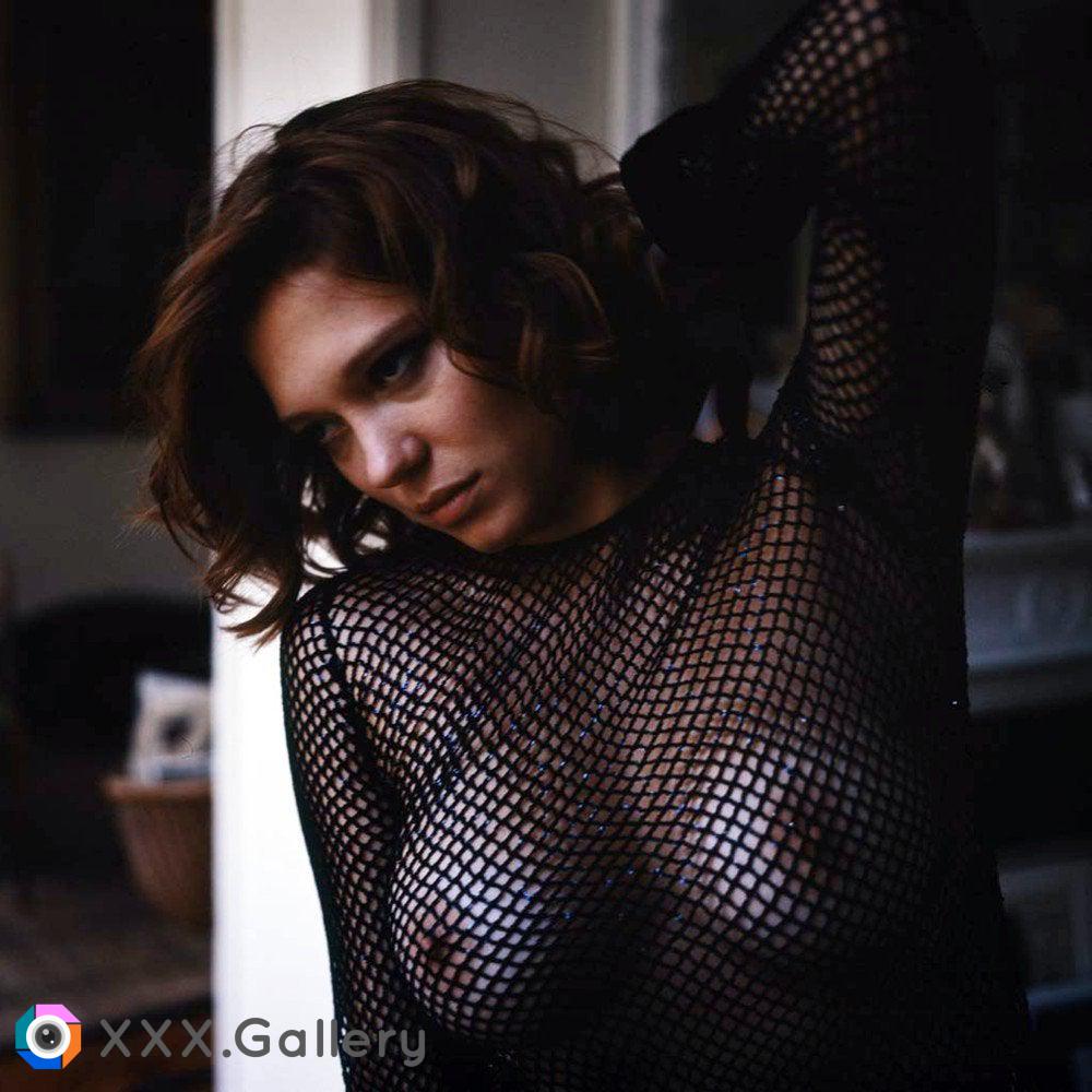 Bond girl Lea Seydoux has beautiful tits