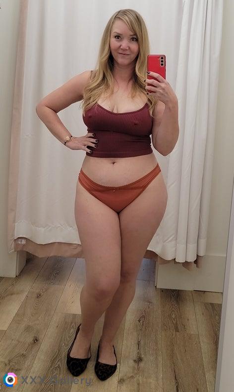 Do you like my curvy mom bod? [F48]