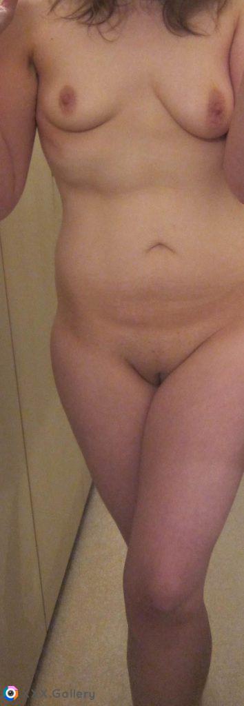 [F]31 So what would you like to do to me whilst my husband is away? ???