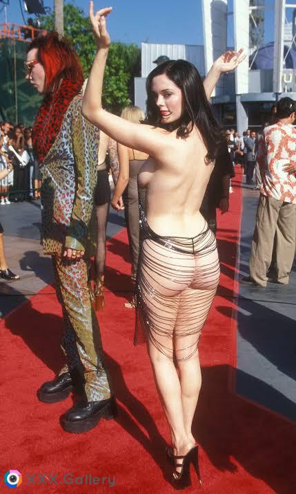 Some classic 90s booty Rose McGowan