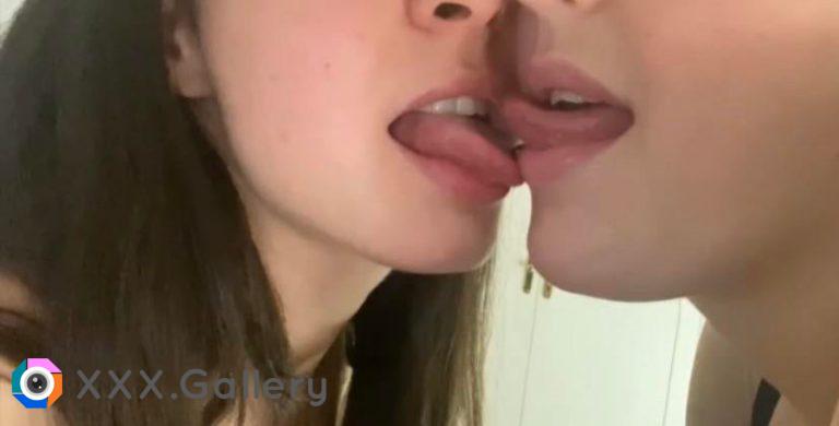 we love to makeout <3 (21F/24F)