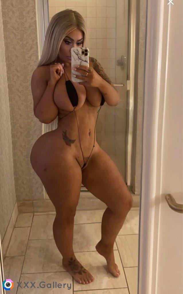 All time favorite bimbo her body is amazing