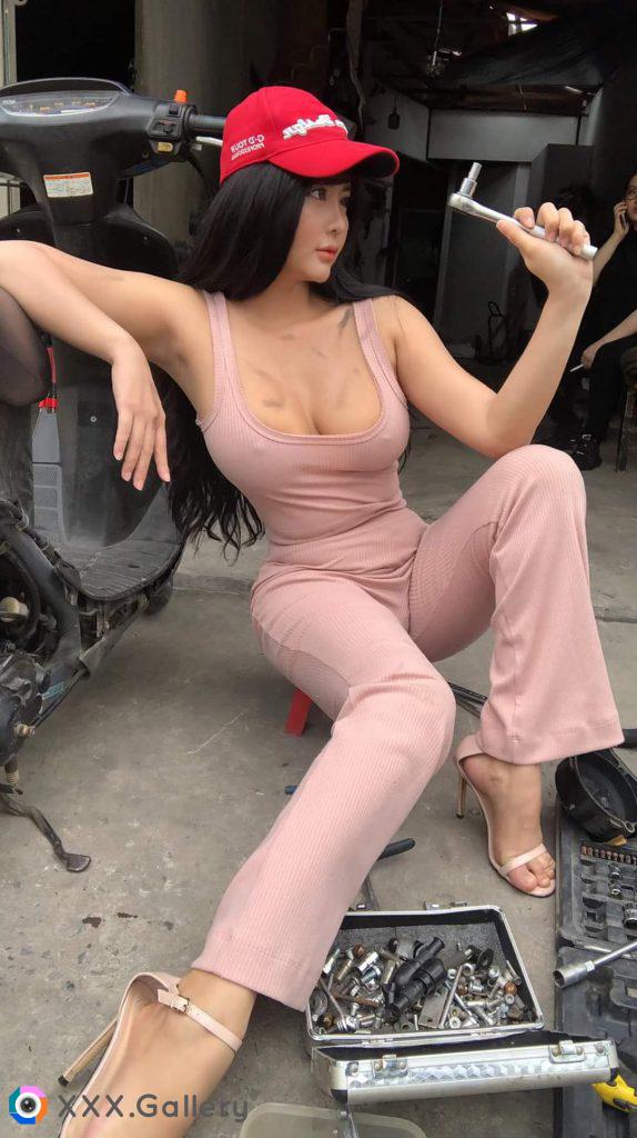 Sexy mechanic