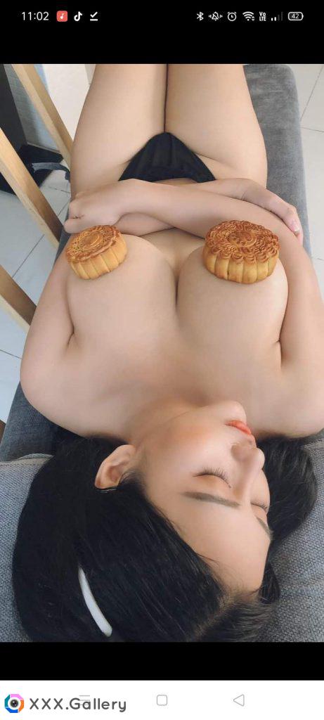 Who likes her mooncake?