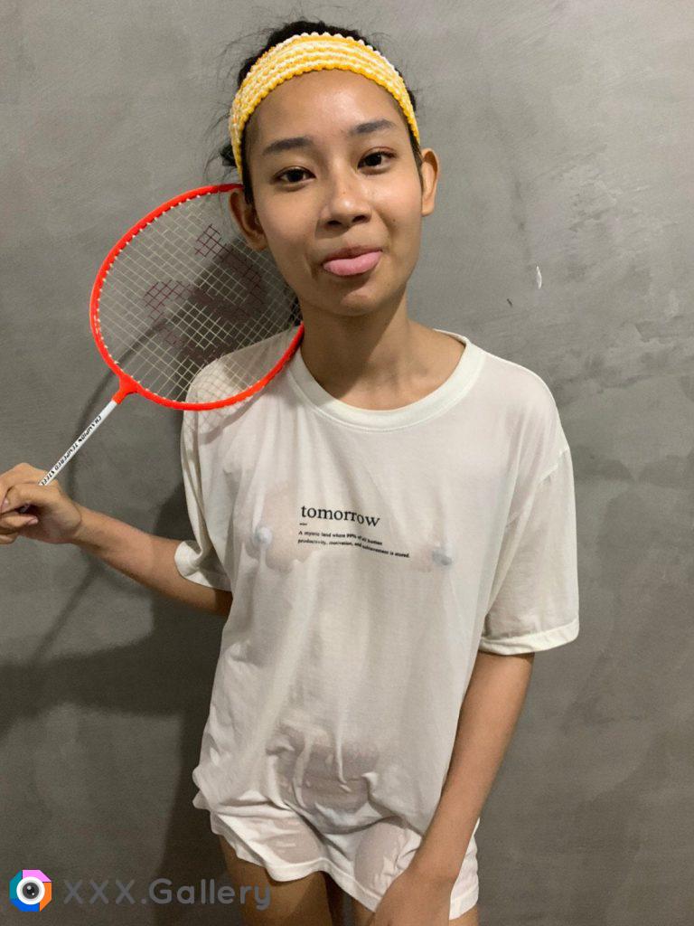 are you ready to play badminton with me? ?