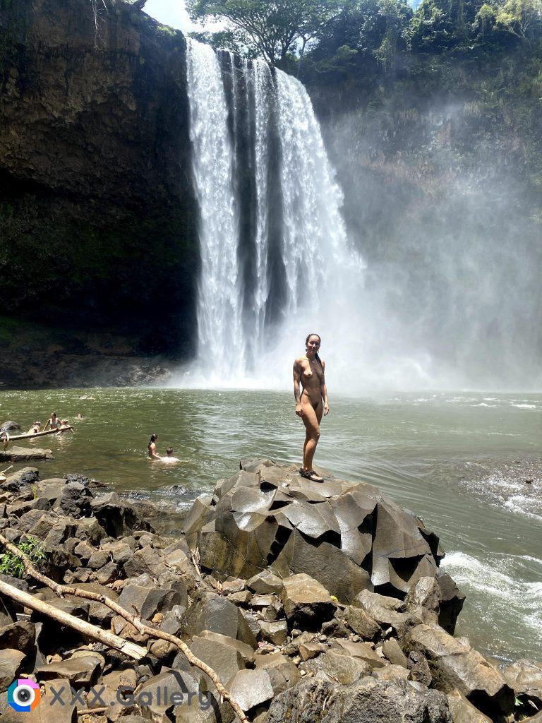 is this too many strangers to be naked in front of? asking for a friend.. ? [IMG]