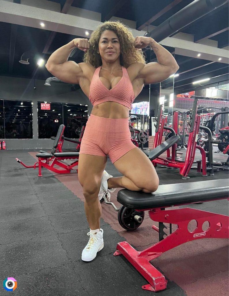 Big beautiful Amy Muscle