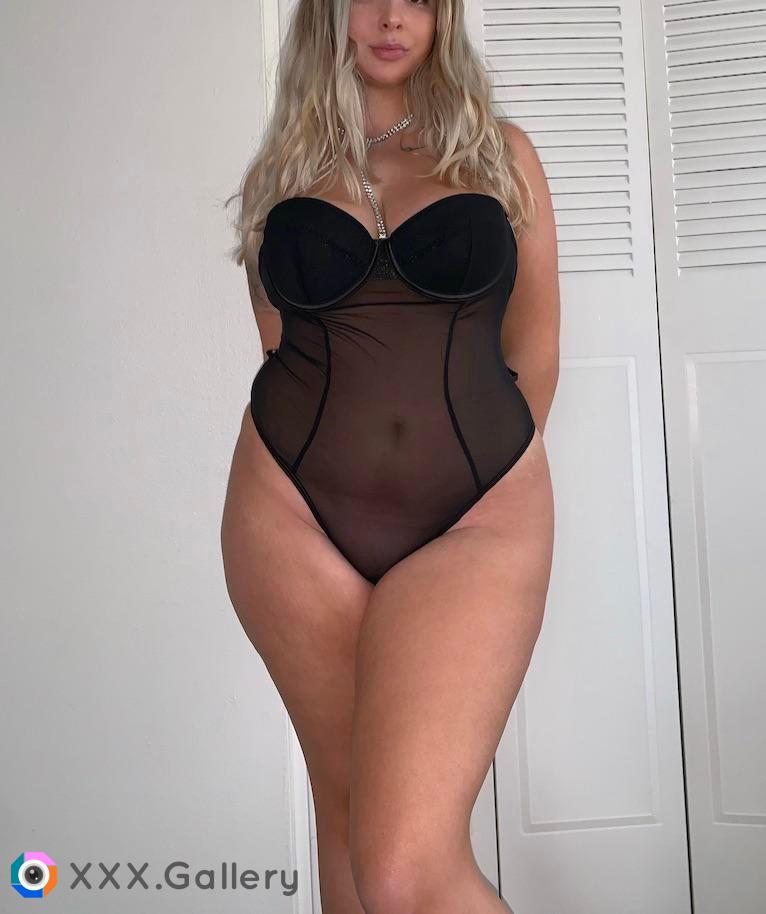 This lingerie hugs my curves in the perfect way ?