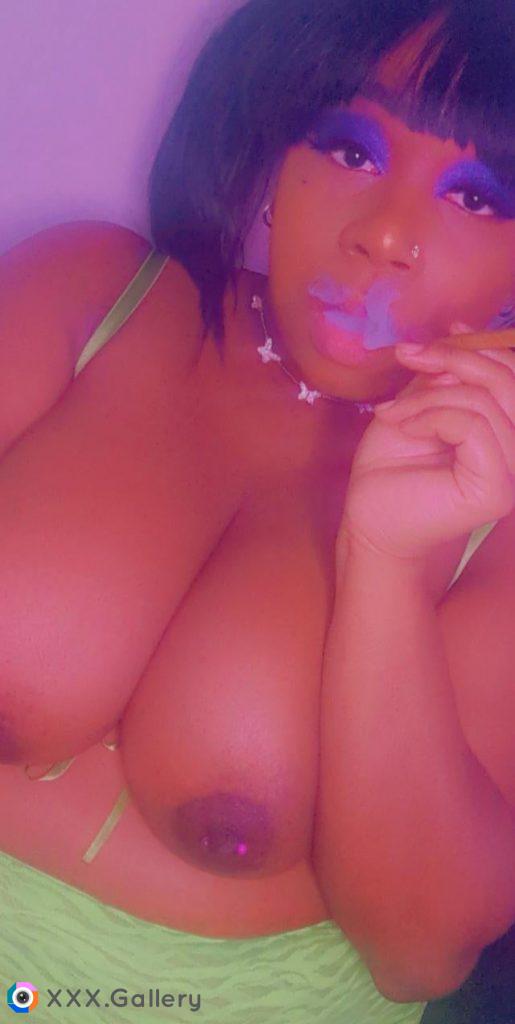 (F) Smoke a blunt with me? Happy Saturday first post