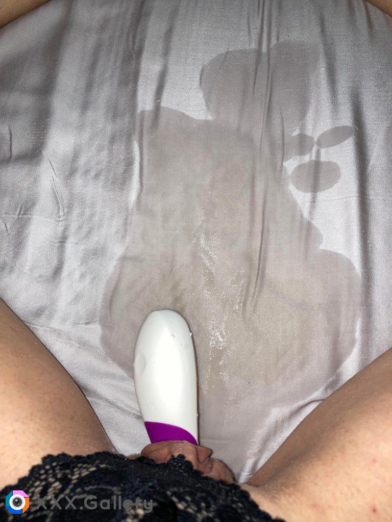 I came so hard that I squirted and made a naughty mess ?