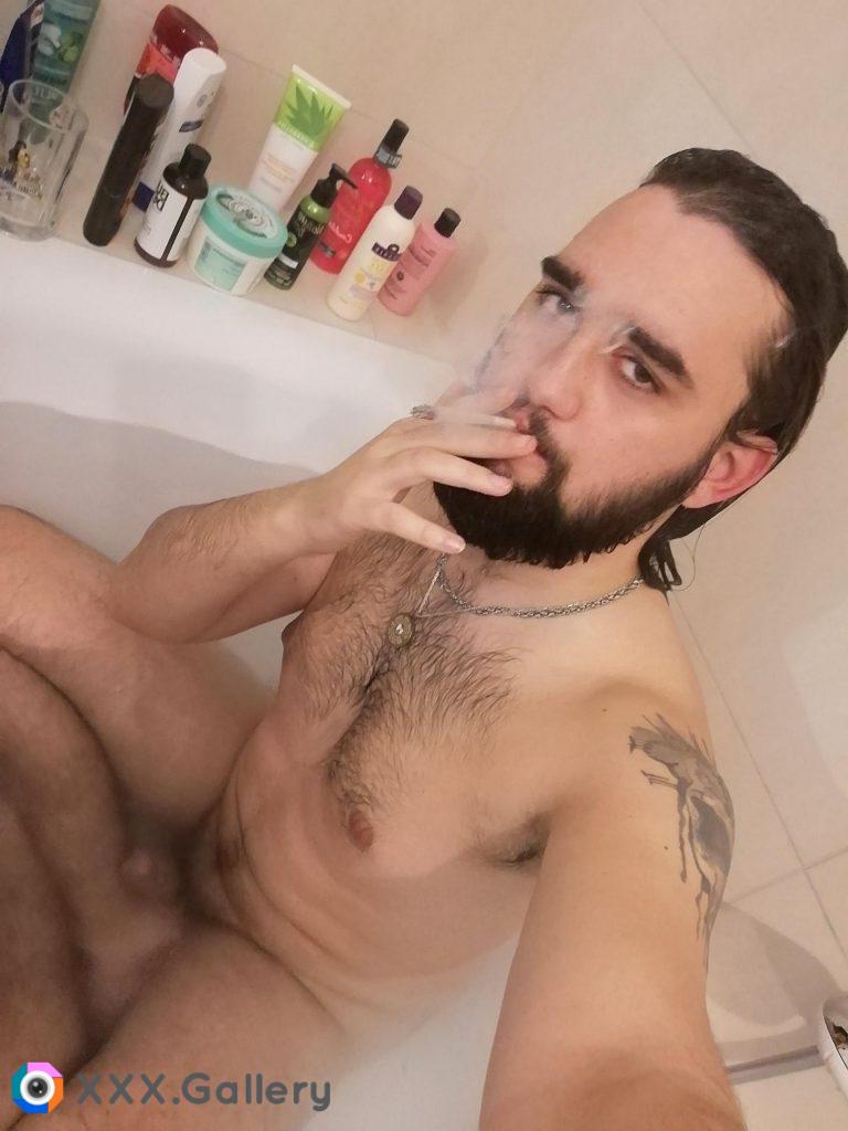 I desperately need someone to smoke joints in the tub with me - [M] 25