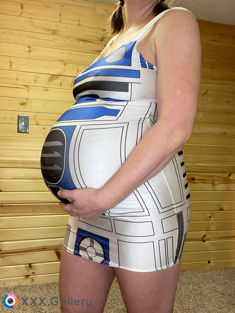 Pregnant R2-D2