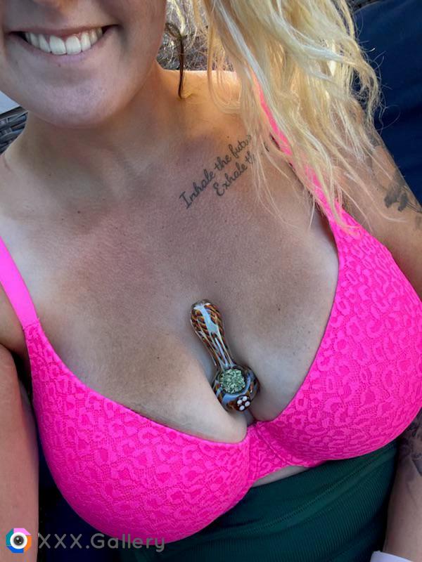 Suns out boobs out!! (F)