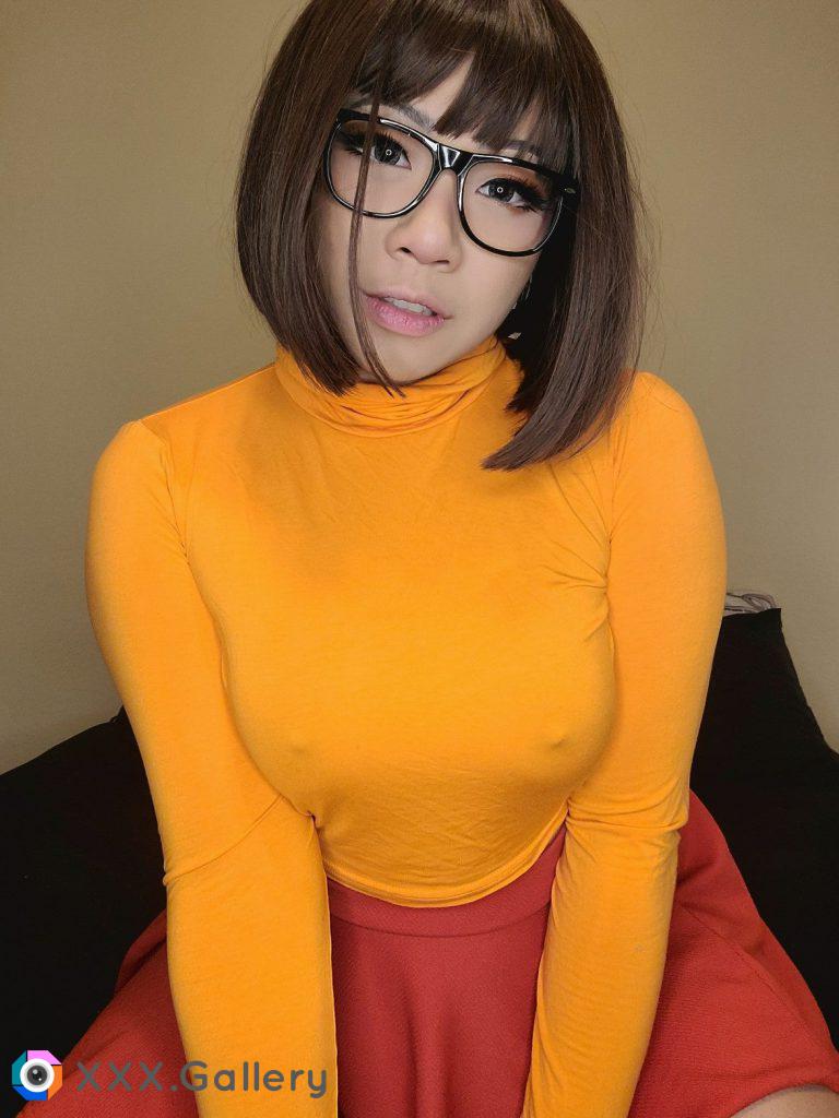 Would you let a thick asian Velma ride you