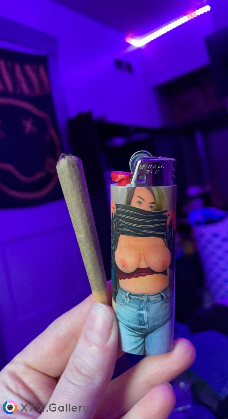 using a lighter with your own tits on it to light your joint just hits different ?‍?️ (21/f)