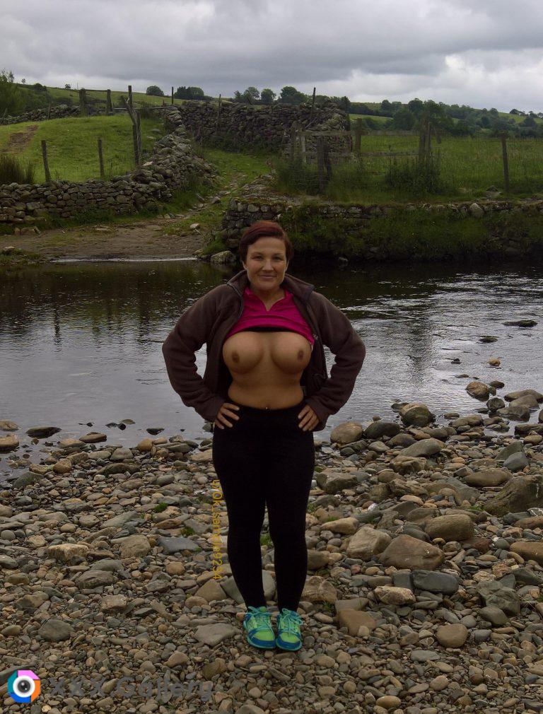 Addicted to hiking and flashing ?? 39F UK cougar 5ft tall and 32E tits ??