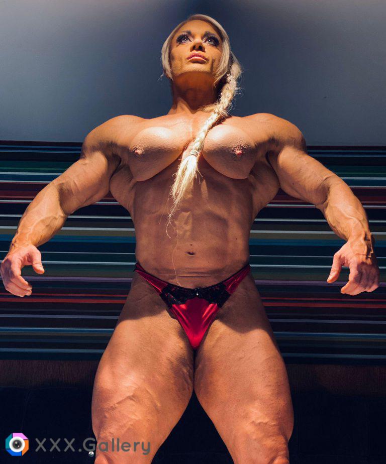 IFBB pro Lisa cross 200lb female mass monster