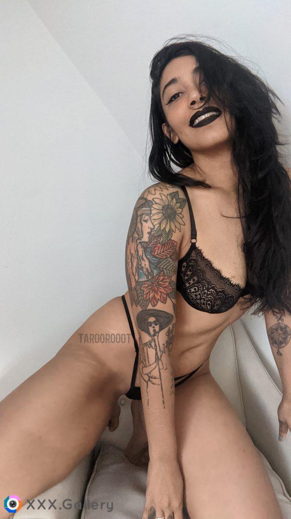 Say hi if you like black girls with tattoos!