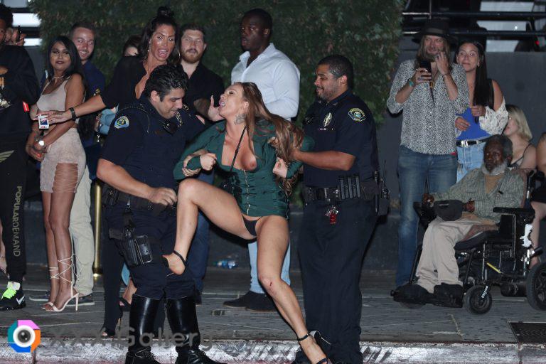 The cops look like they're enjoying arresting this thot