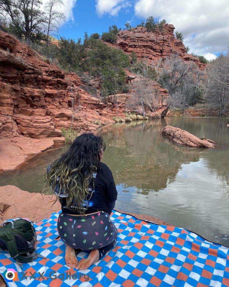 Emo goes to the red rocks ?