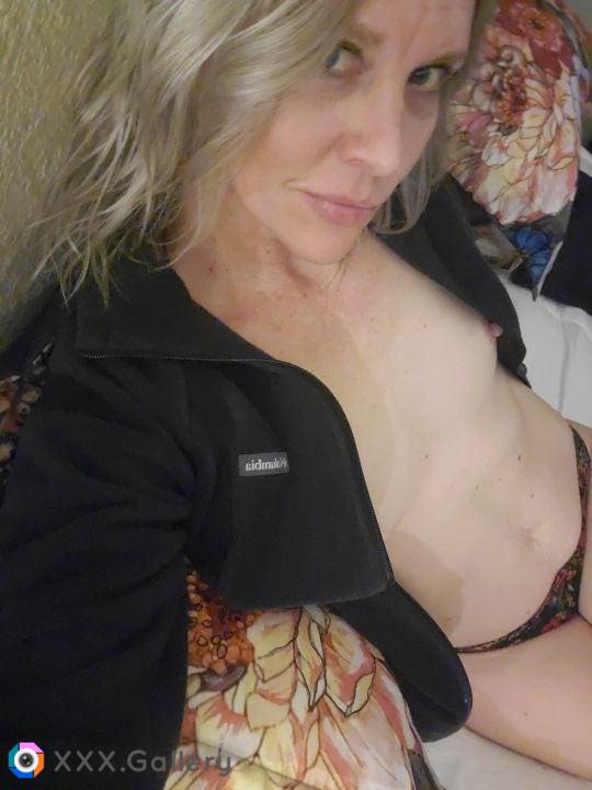 NSFW [F46] Too bad I have to put clothes on today..