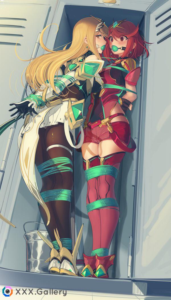 Pyra and Mythra spend some quality time together… in a locker