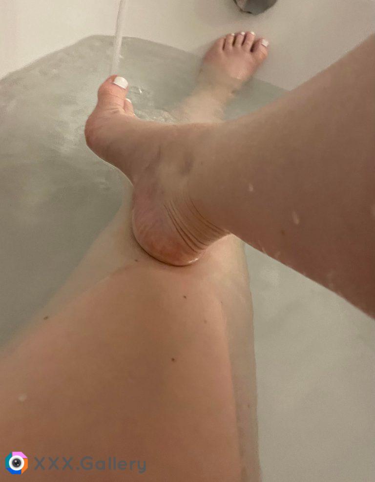 There is nothing better then a nice hot bath ? Someone wanna wash my feet?