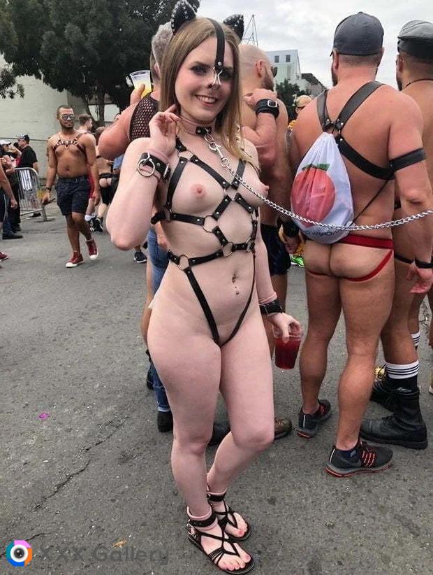 [f] a pig in a BDSM party