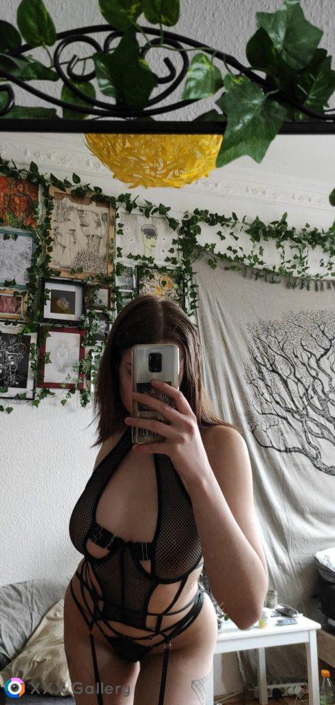 [f] ihr seid ja alle ganz heiß drauf gewesen das outfit von vorn zu sehen;)