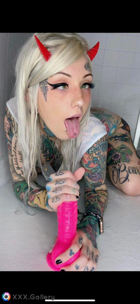 Just a horny slut in the shower ?