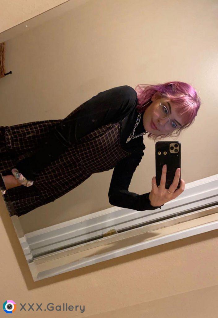 Purple haired cutie coming through!