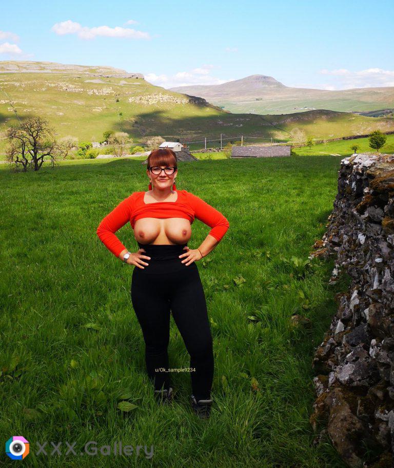 come hiking with me I always lose my clothes ???? 39F UK cougar 5ft tall ???