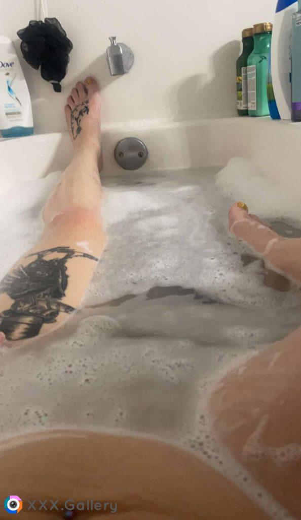 A nice relaxing bubble bath! Hit me up for more ?