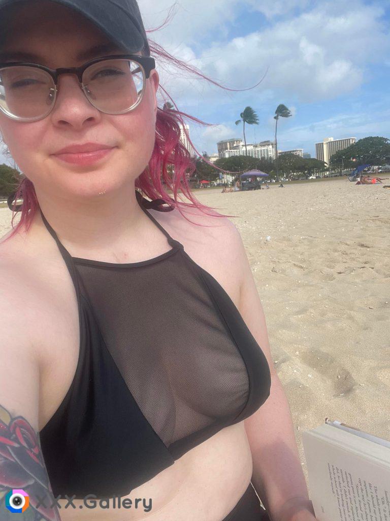 Come read on the beach with me & put sunscreen on my butt? ?