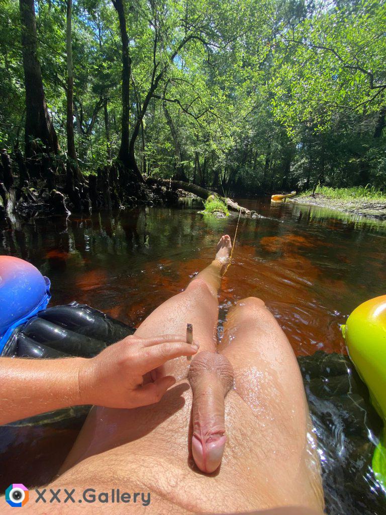 Suckin on a doink out on the river. Happy [m]onday!!