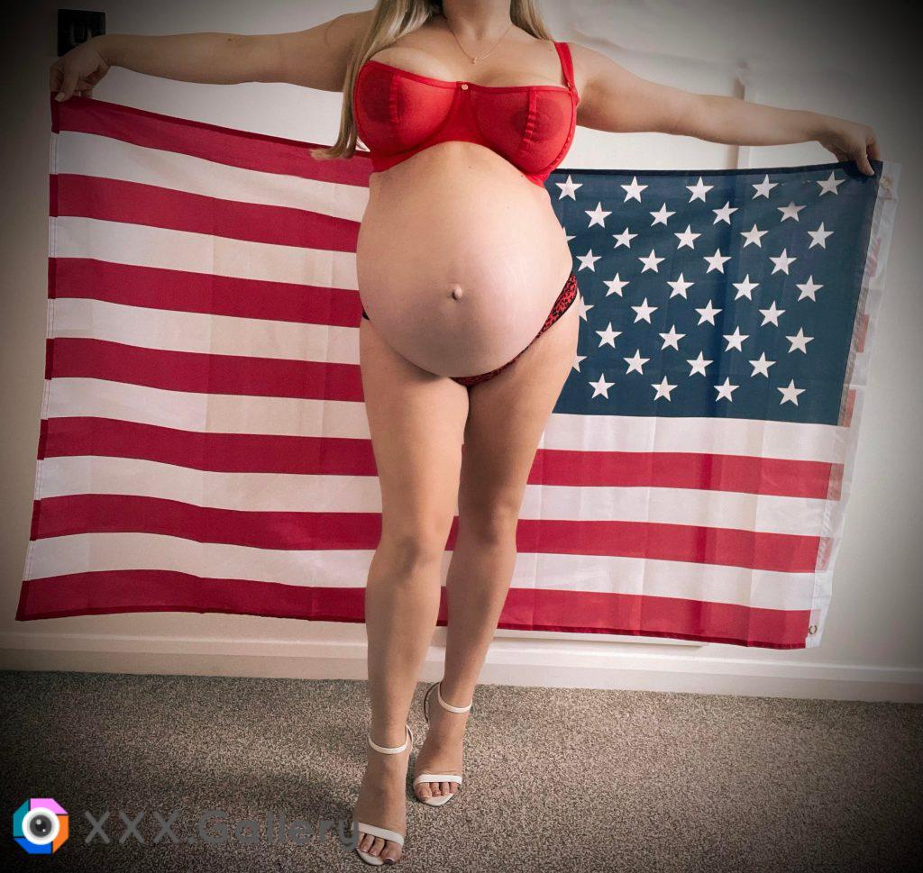 Happy July 4th ???? come have some fun with this preggo to celebrate! ?