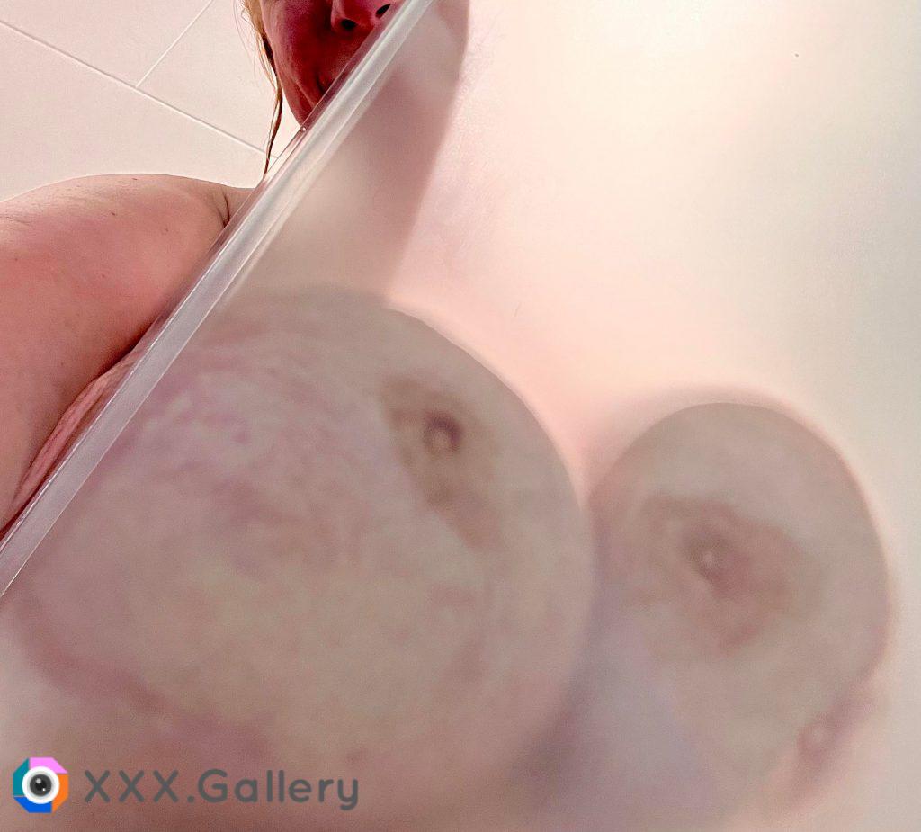 Huge natural 44g titties on the shower glass door!