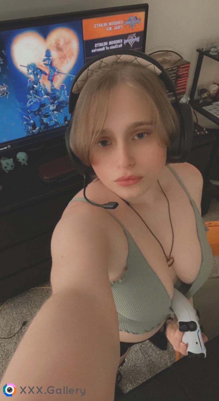 Planning on playing some KH ? care to join? [F]