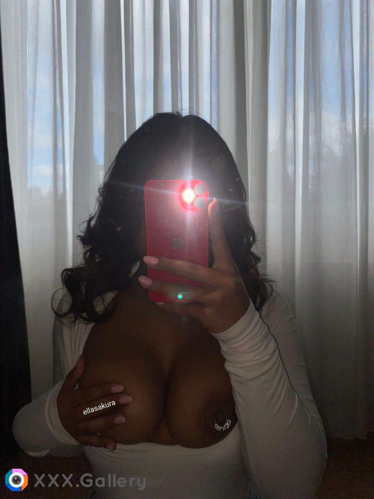 Just a brown girl with juicy tits! ??