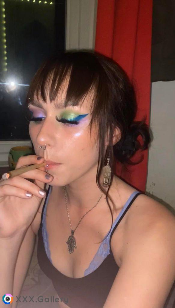 do you like my makeup? i swear all i do is look sexy and get high ??