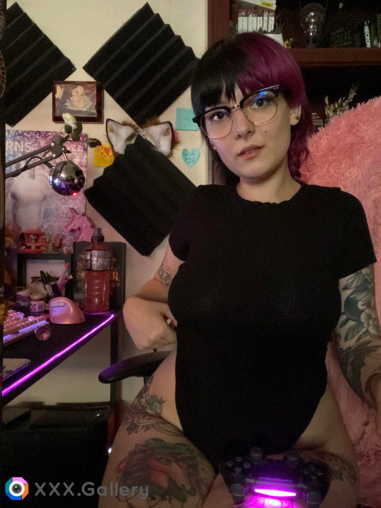 would you sit under my desk and lick me while I game? ?