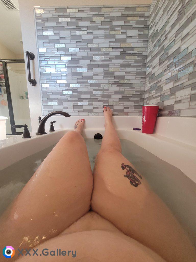 Your new favorite thick ass slut is here for you baby! Come cum with me. ???