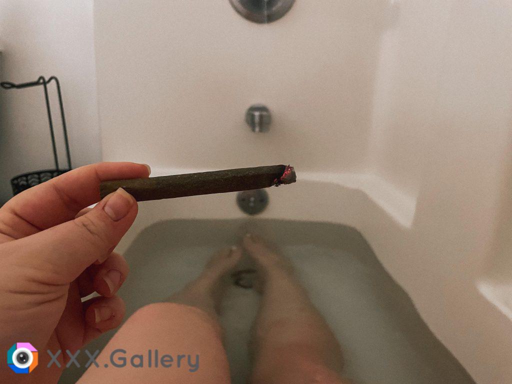 Bath time blunt anyone [f]