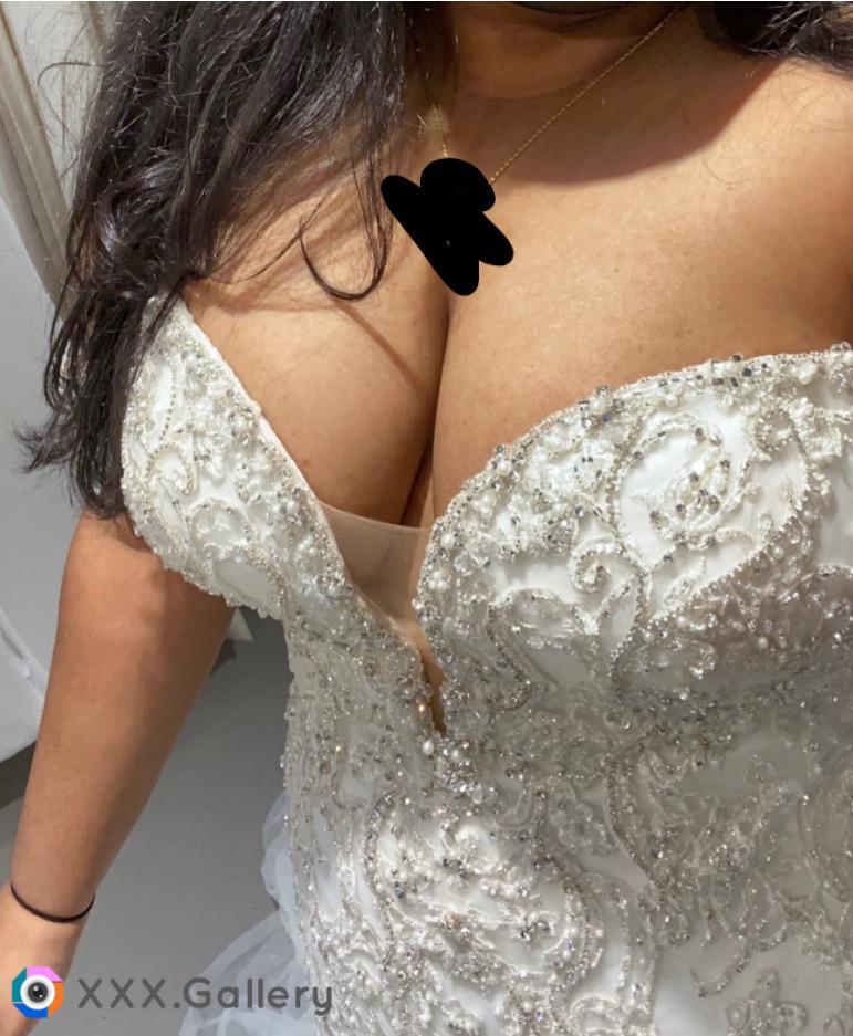 First dress fitting ?