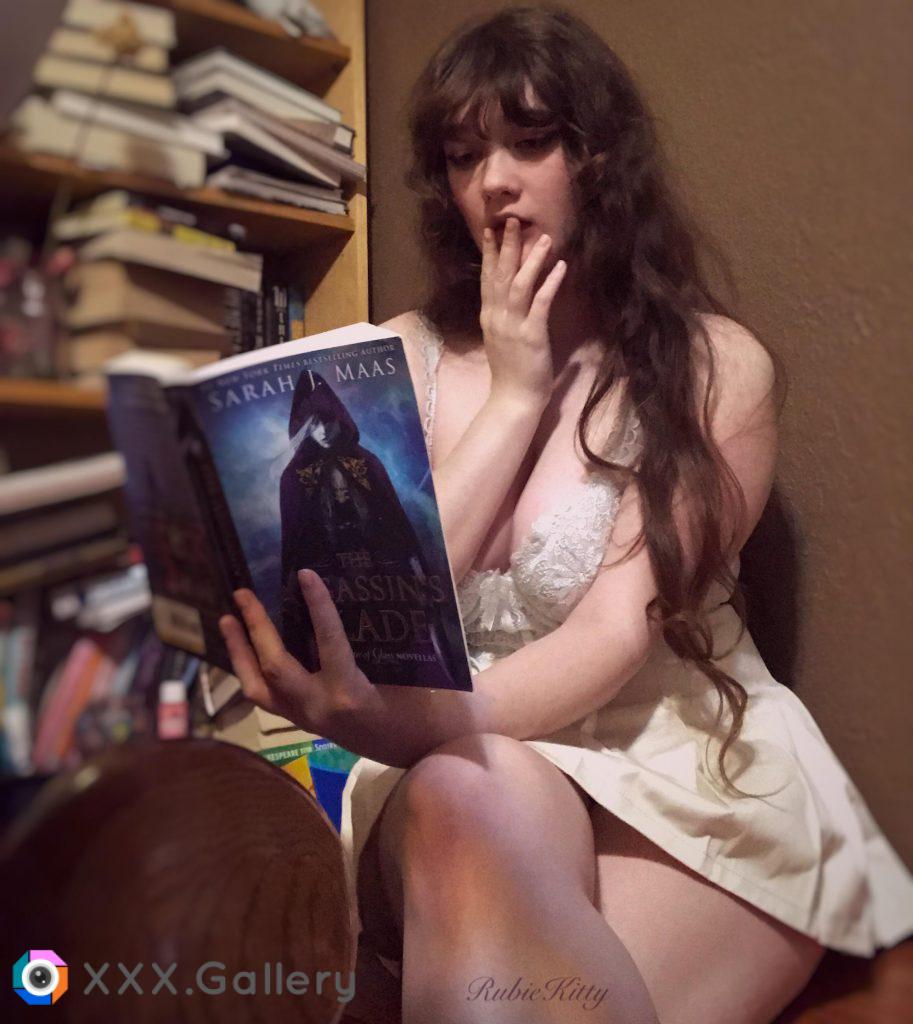 I wanna read on someones lap with no underwear😜