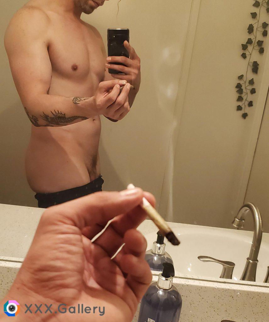 On (M)onday I train legs then smoke yo relax. Wanna train with me?