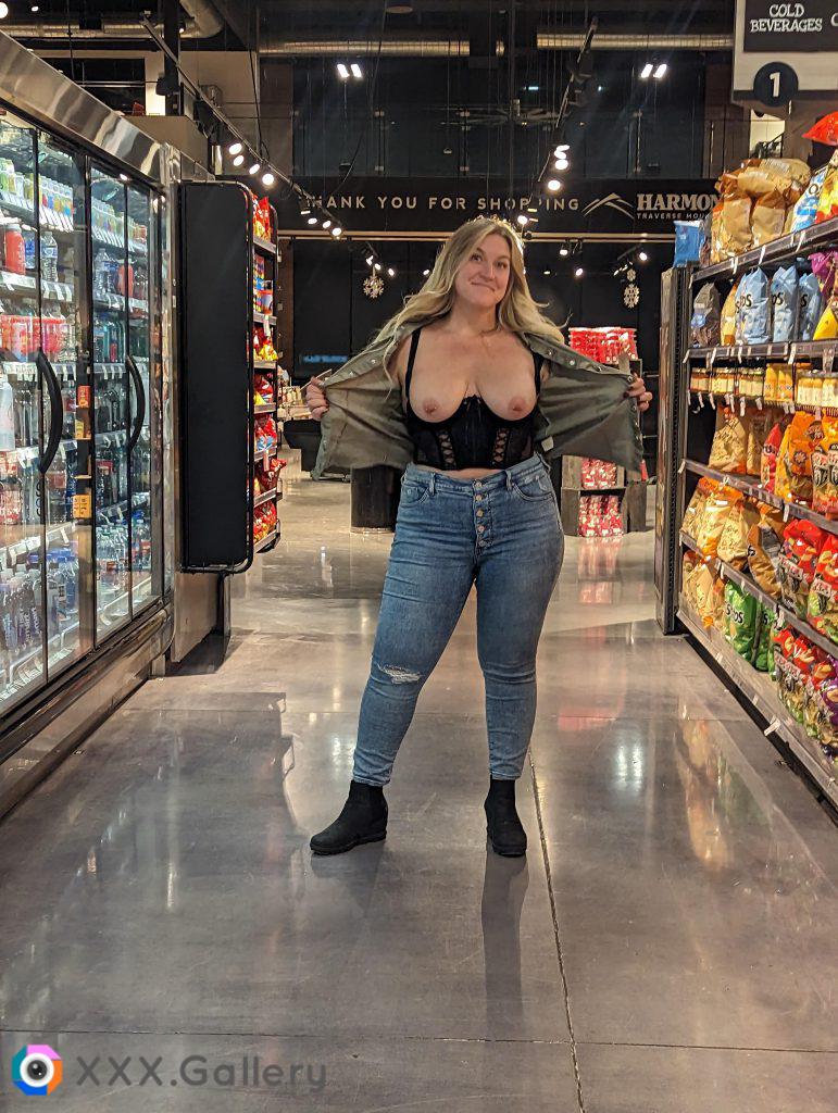 Tits, Chips & Beer. Shopping with BabynTony.