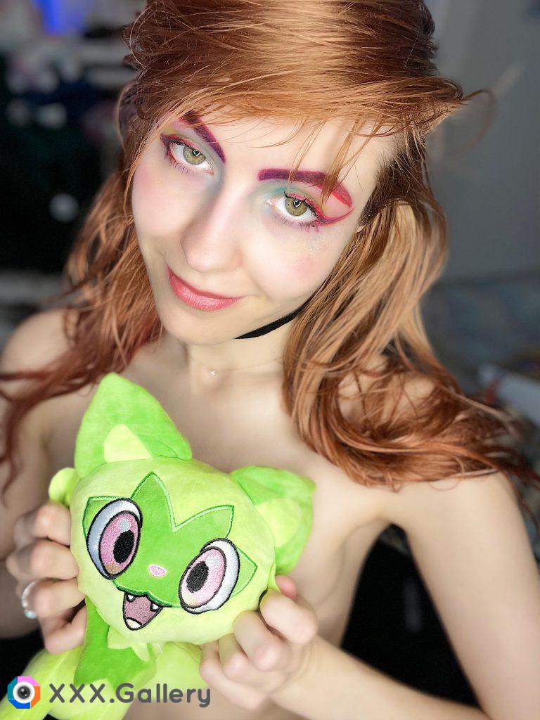 Wanna play some Pokémon raids with me? (PS if you zoom in there are hearts in my eyes) 💚