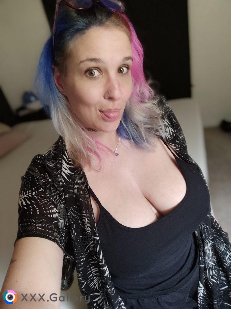 Hopefully you like a silly milf